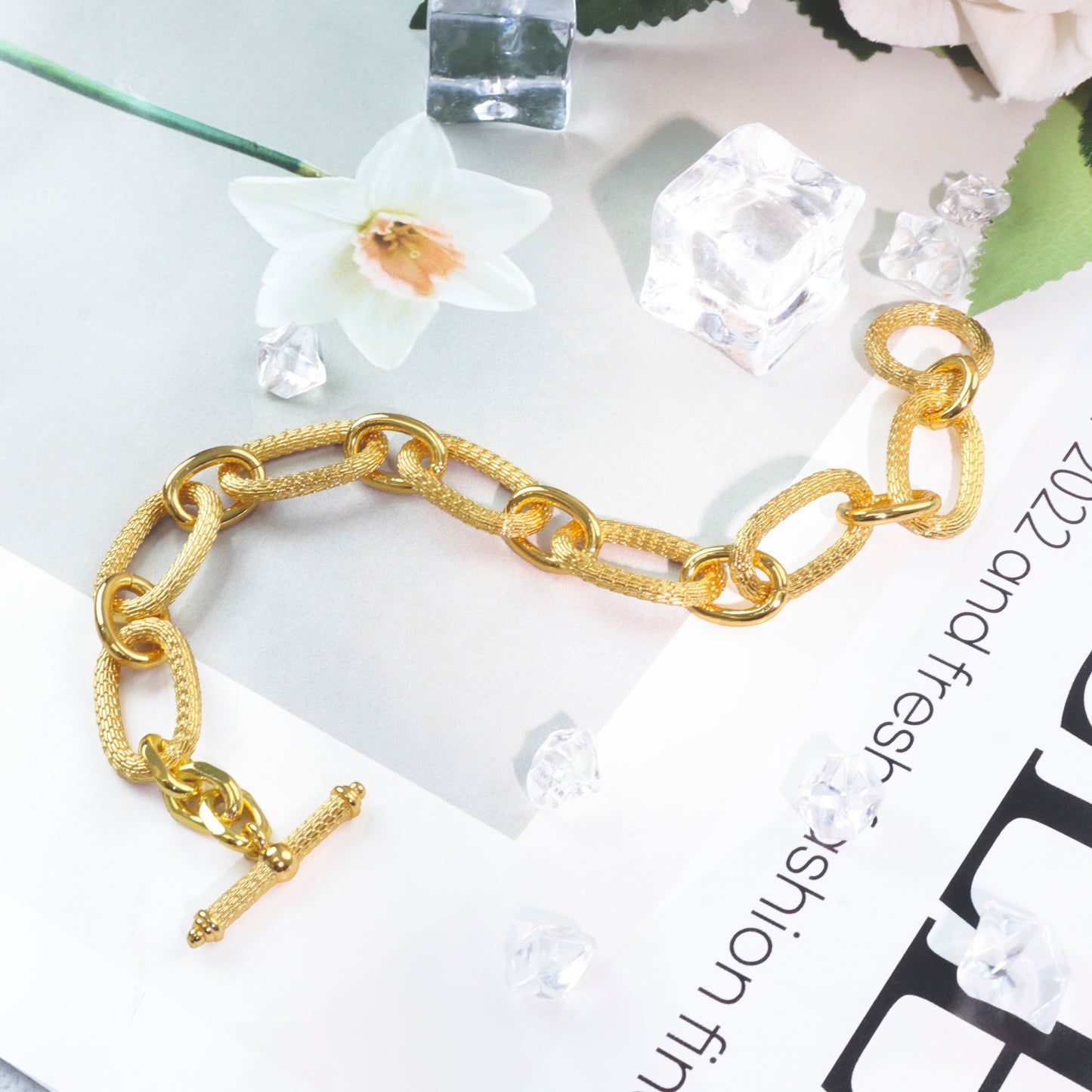 RYQEN Gold-plated textured T-shaped buckle chain bracelet Gold Loop Dream Weaver Textured Clasp Bracelet TikTok 2025 Fashion Trend Bracelet