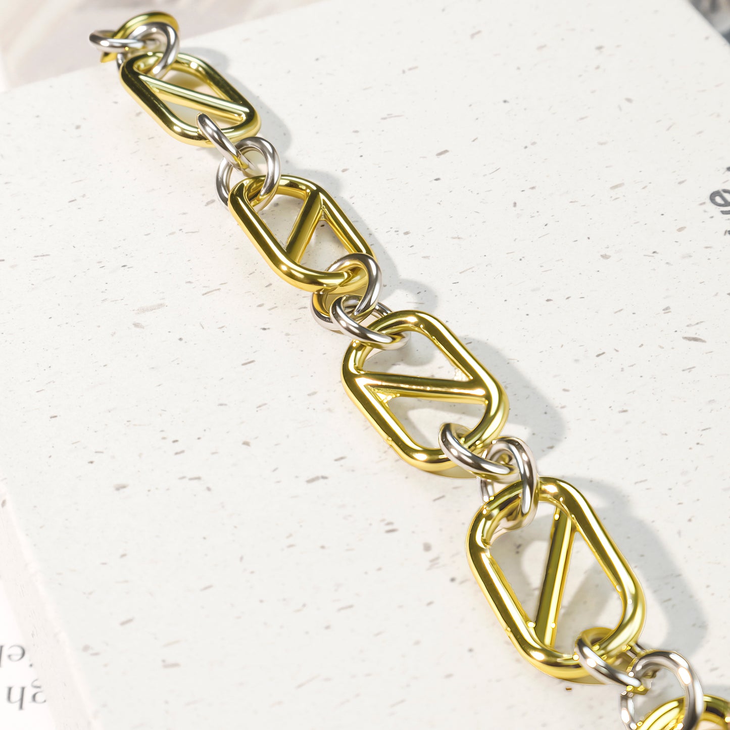 RYQEN Geometric Chain Bracelet Two - Tone Geometric Chain Bracelet Luxury twisted chain accessory Statement bracelet for fashion lovers