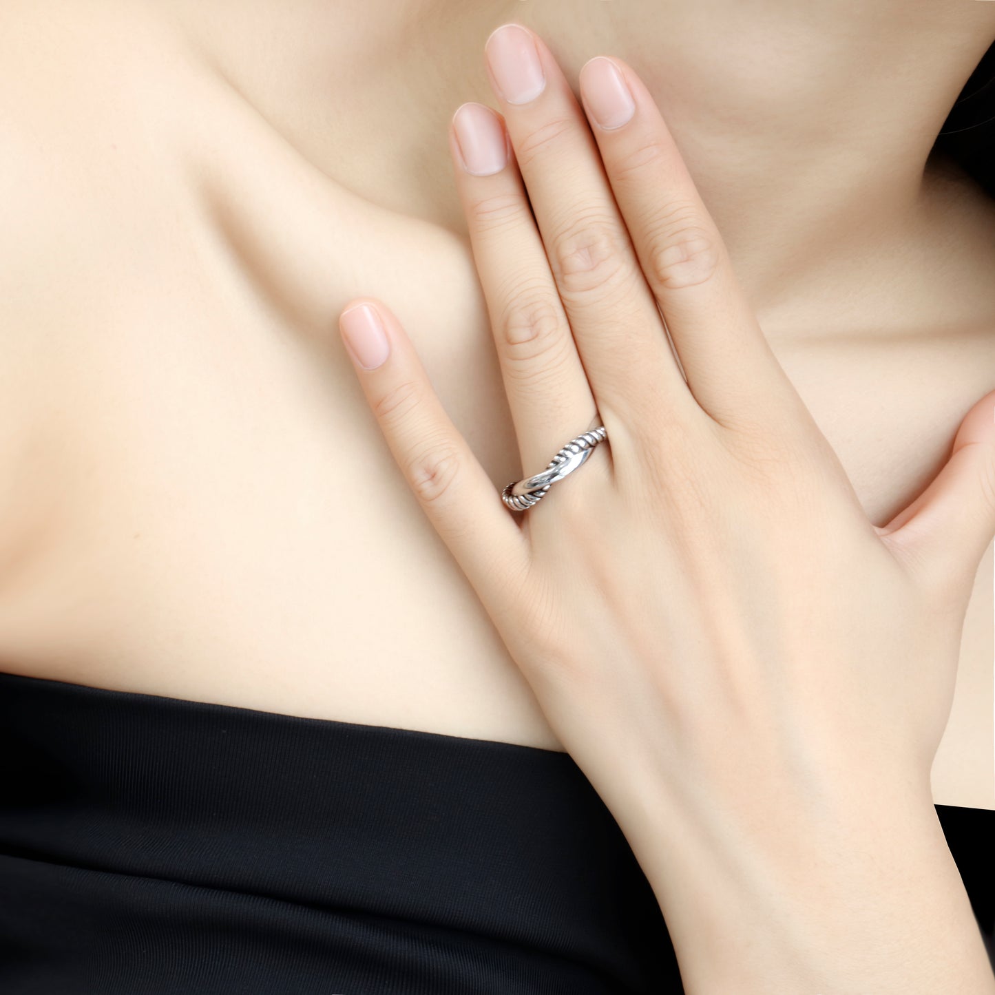 RYQEN Entwined Eternity Twisted Ring Double band crossover ring Geometric crossover design Everyday luxury ring Minimalist ring 2025